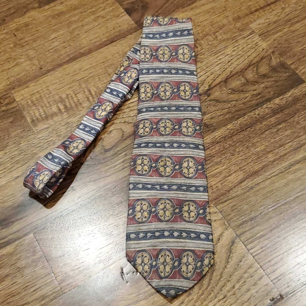 Mens Bill Blass burgundy & tan silk print tie